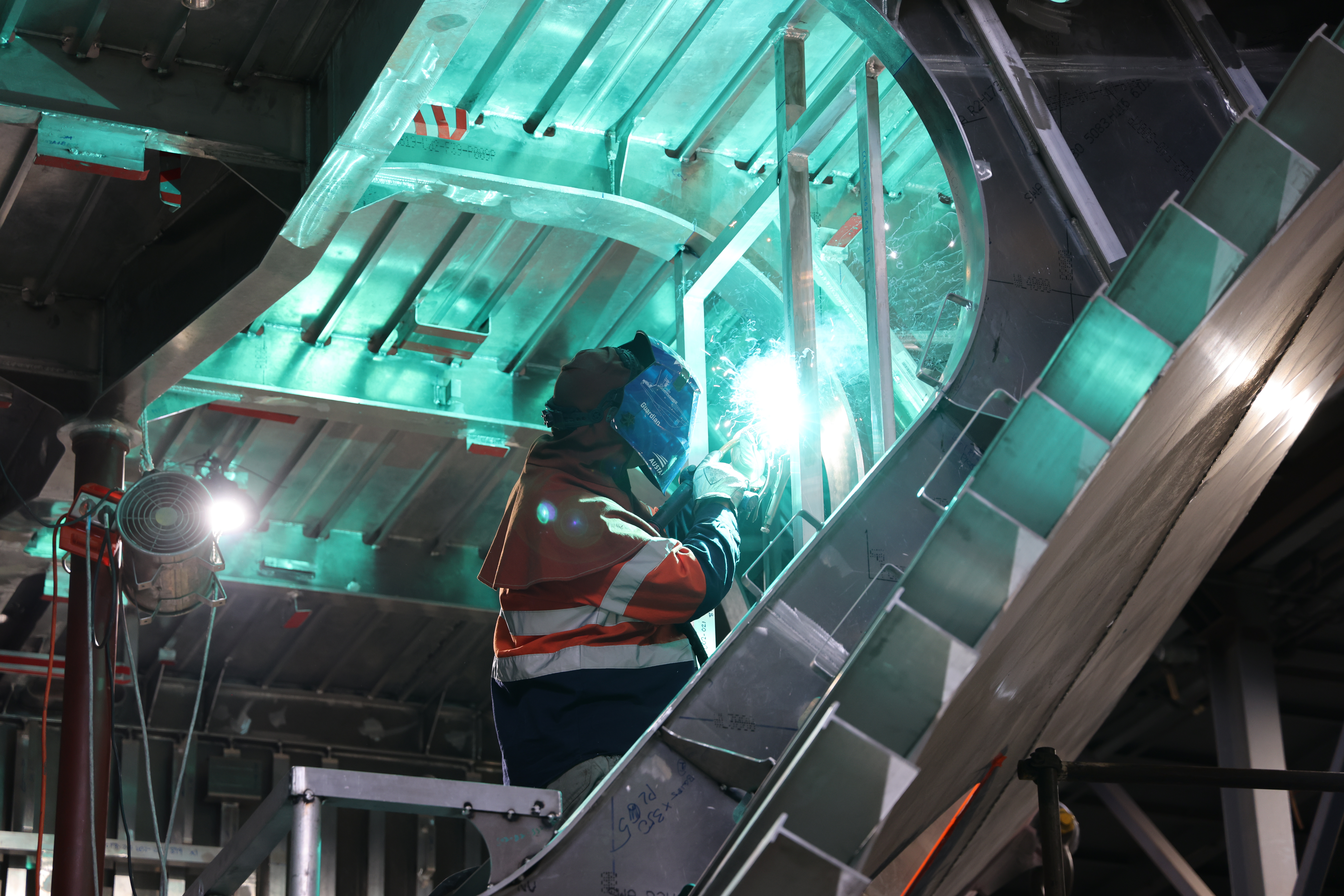 Image of Austal Australia employee working in a production environment.