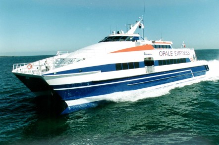 catamaran passenger ferry manufacturers