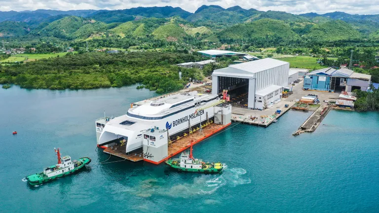 Image of Express 5, a catamaran vehicle and passenger ferry built by Austal at the Austal Philippines shipyard.