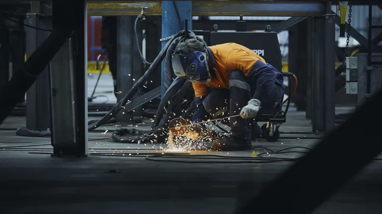Image of an Austal fabrication employee