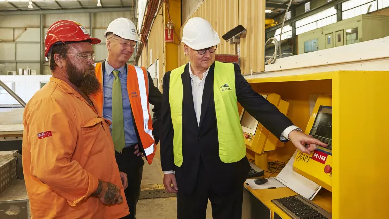 _DSC3379_Starting the plate cutting machine_David Singleton and Mols Chairman Frantz Palludan.jpg
